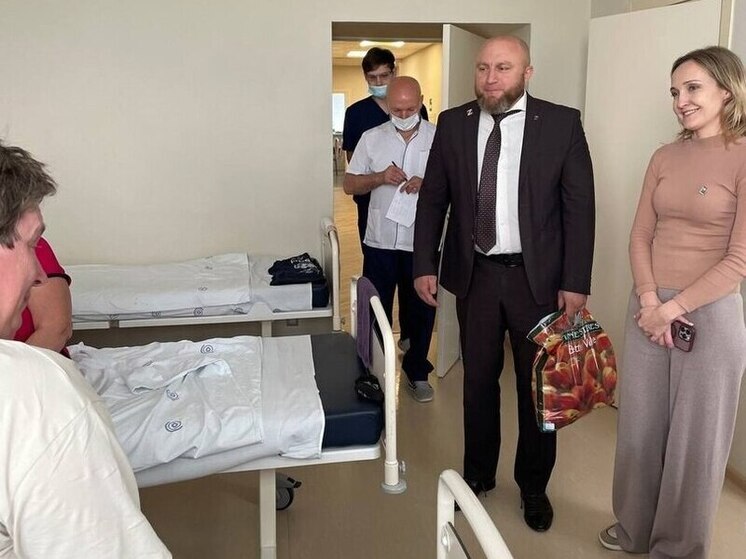 Первый замглавы Шебекинского округа навестил пострадавших от обстрелов