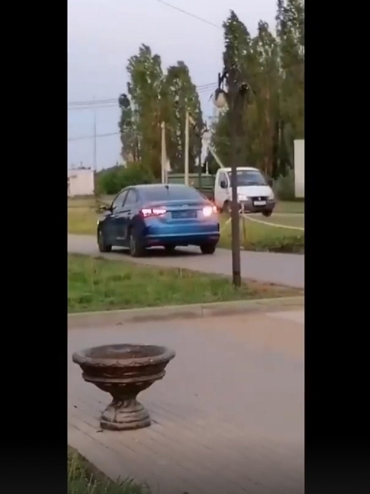 В Липецкой области водитель устроил заезд по площади у ДК