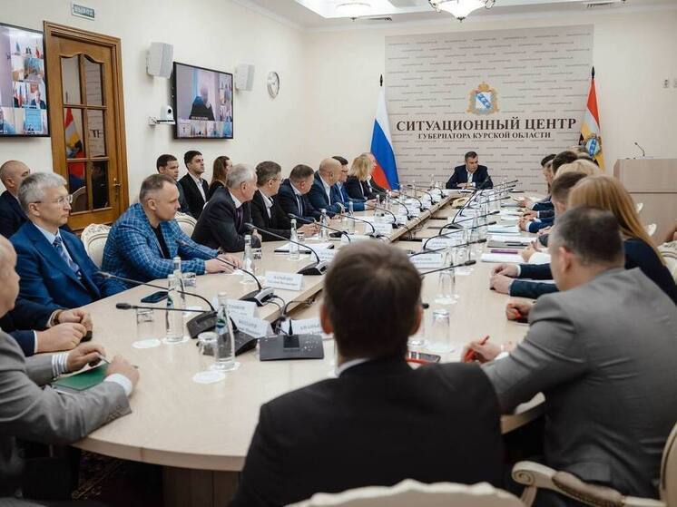 В минувшем году в России приняли закон о «телекомрабстве», одним из авторов которого стал временно исполняющий обязанности губернатора Курской области, а тогда - депутат Госдумы Александр Хинштейн