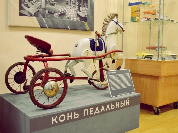 Ностальгия и детские грезы: выставка ретро-автомобилей в кировском музее