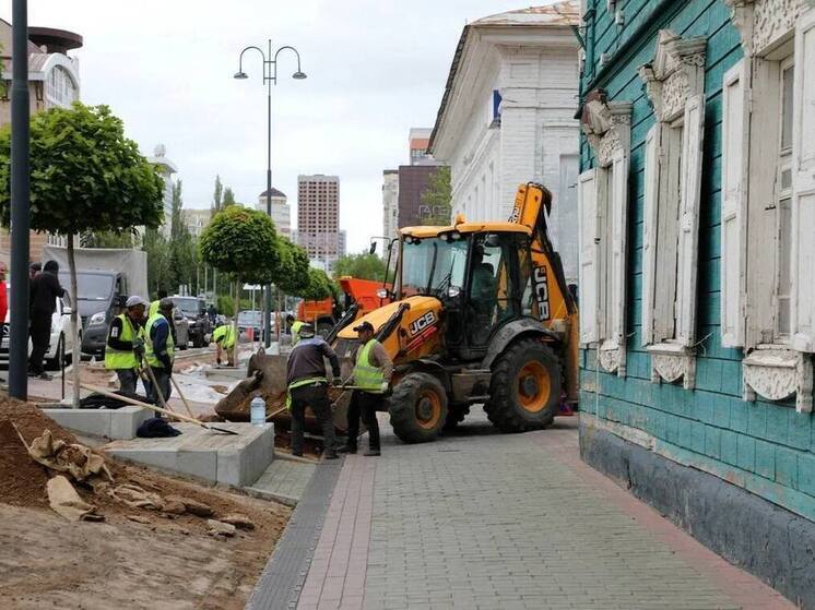 Ратмир Мавлиев рассказал о благоустройстве тротуаров на проспекте Октября