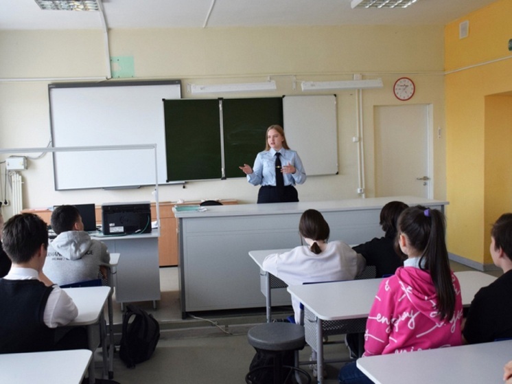 Стражи порядка НАО встретились с учениками школы им. А.П. Пырерки