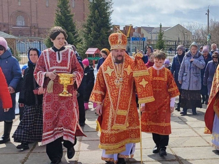 Владыка Софроний совершил в НАО свою первую Божественную литургию