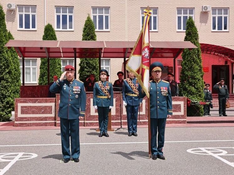 Директор Росгвардии вручил личный штандарт командующему Северо-Кавказским округом
