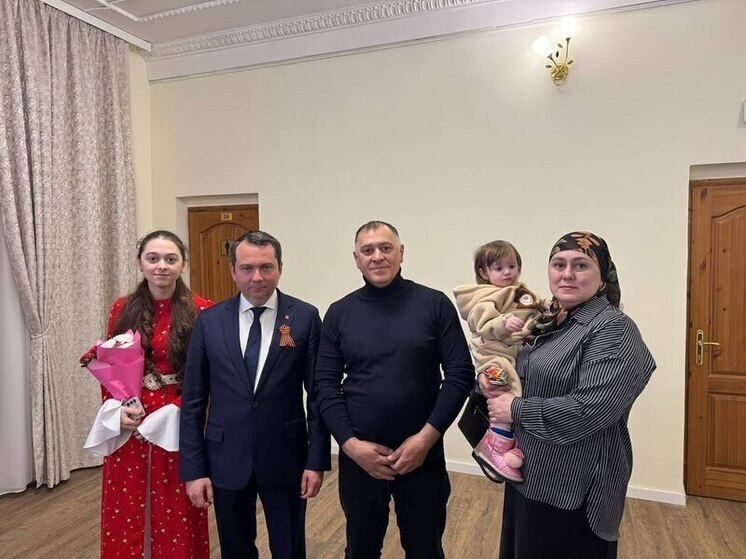Многодетная семья из Ингушетии получила награду «Материнская слава» в Мурманске