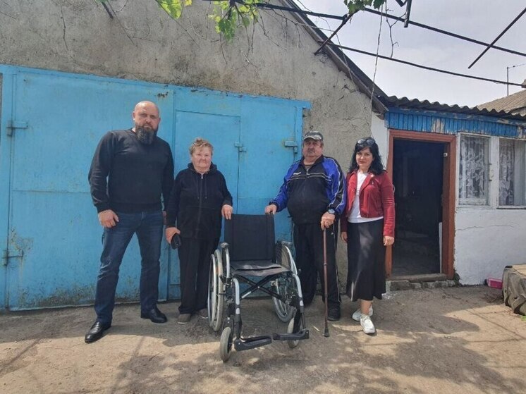 В Новотроицком округе ветерану и инвалиду помогли севастопольские волонтеры