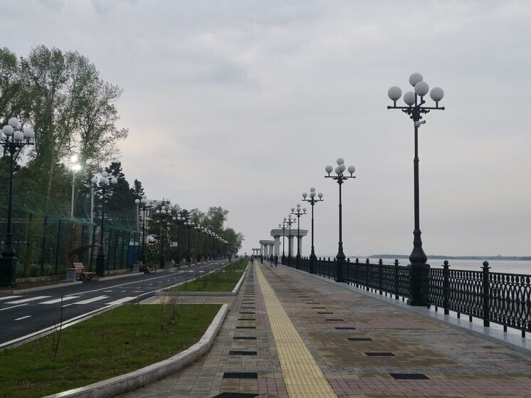 Трехсотметровую ленту памяти растянули на набережной в Хабаровске