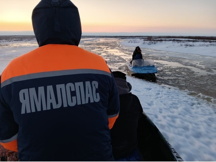 Ямалец поехал спасать застрявших на льду детей и сам провалился в воду