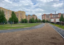 В поселке Медведево началось благоустройство стадиона в районе школы № 3. 