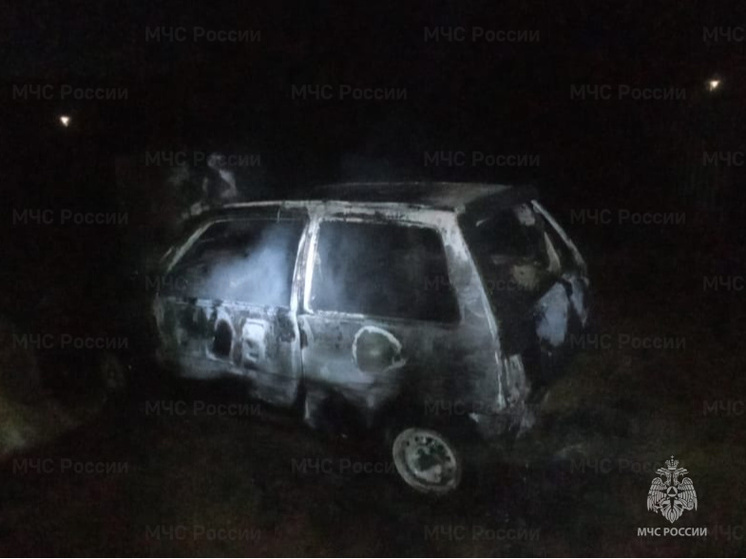 В бабынинском поселке ночью вспыхнул автомобиль