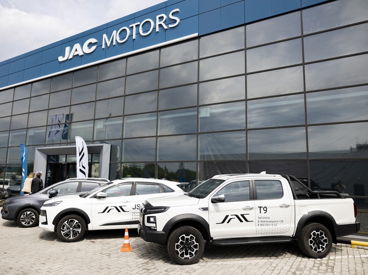 Официальное открытие дилерского центра JAC в Новосибирске: лифтбеки, кроссоверы и пикапы