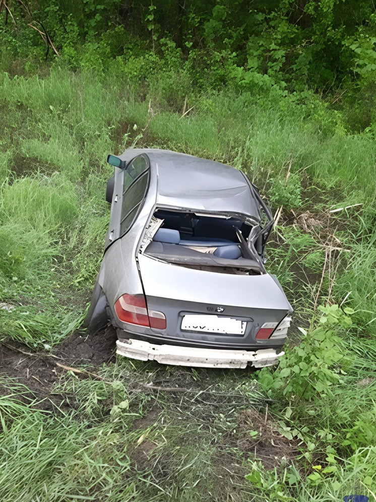 В Самаре 83-летняя пассажир BMW попала в больницу после столкновения со столбом