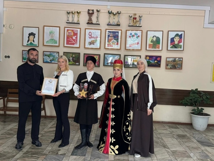 Депутат ЗСК, член фракции ЛДПР Вероника Иванчикова поздравила районный танцевальный коллектив с победой