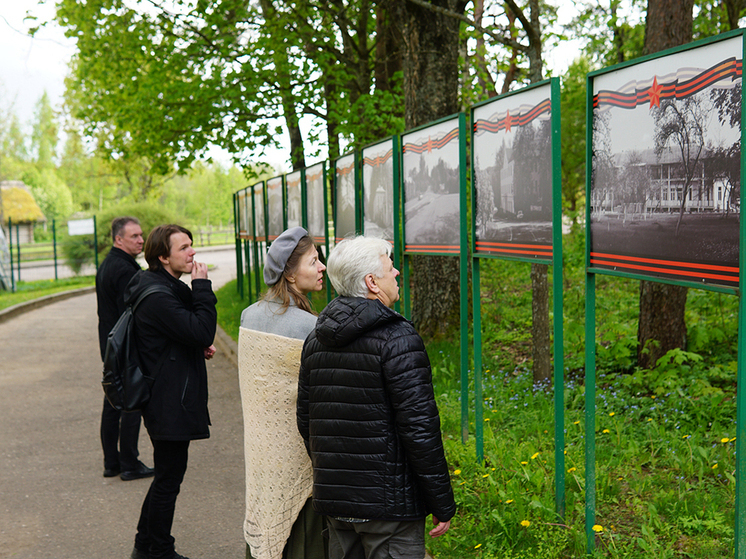 Планшетная фотовыставка «Пушкинские Горы. Освобождение. 1944» открылась в Михайловском