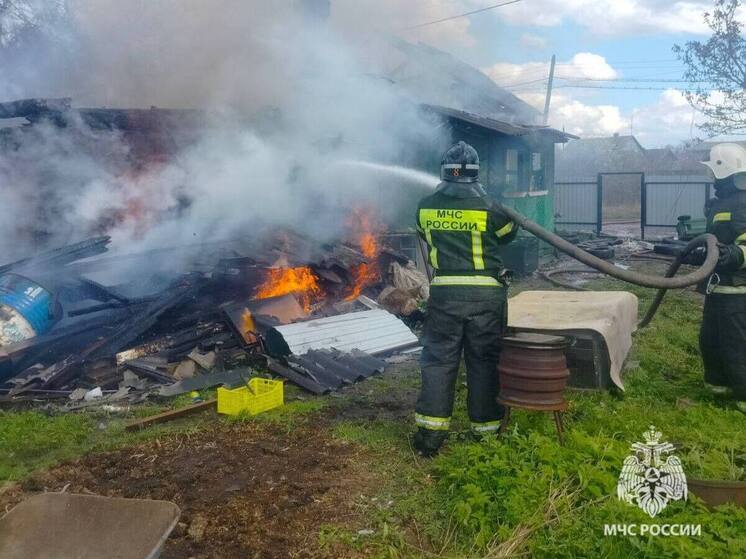 Дачный дом остался без имущества после пожара в новгородском СНТ «Золотая осень»