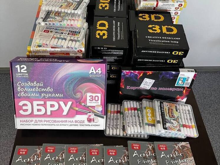 Жители Губкинского отправили подарки детям из Волновахского округа