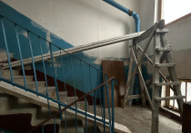 Прокуратура Кировска провела проверку по обращению жителей и добилась ремонта в многоквартирном доме по проспекту Ленина