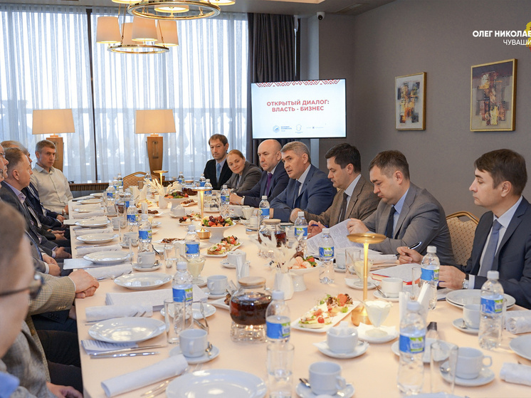 Олег Николаев провел деловой завтрак с предпринимателями республики