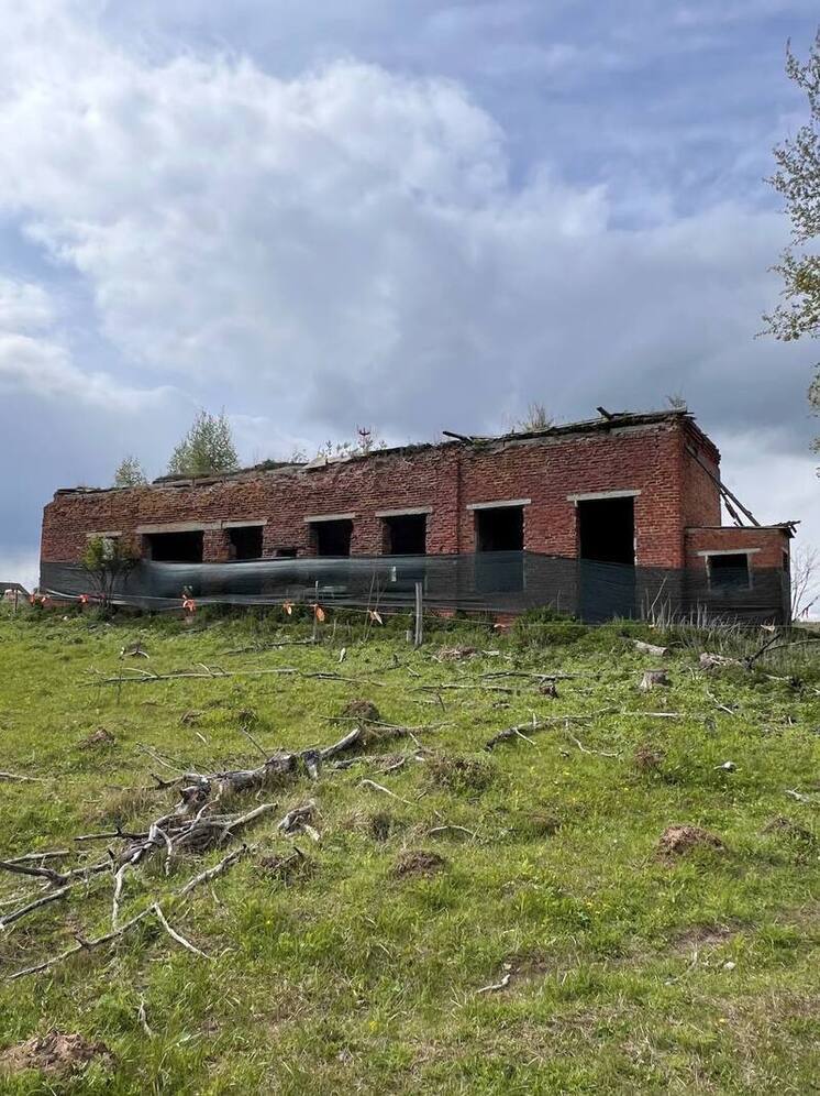 В Козельском районе закрыли доступ к опасным зданиям