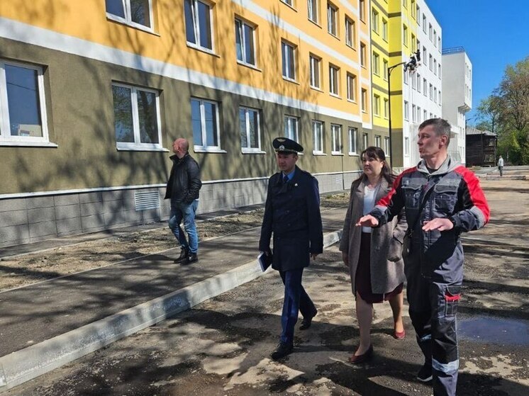 Волховская прокуратура проверила новый дом для переселенцев из аварийного жилья