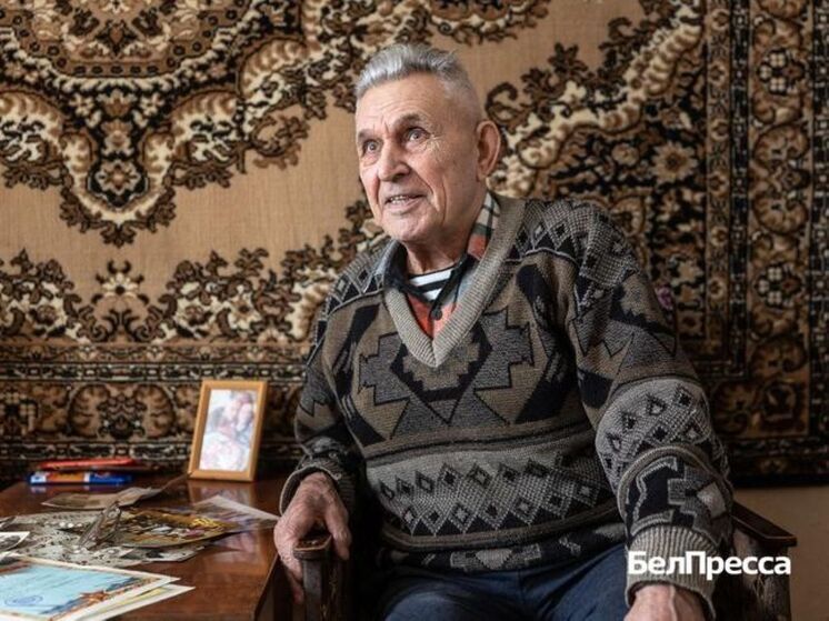 Он ухаживал не только за своим хозяйством, но и присматривал за домами соседей и знакомых, кормил оставленных животных