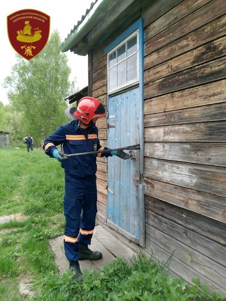 Костромские спасатели обнаружили в закрытых домах тела женщины и мужчины