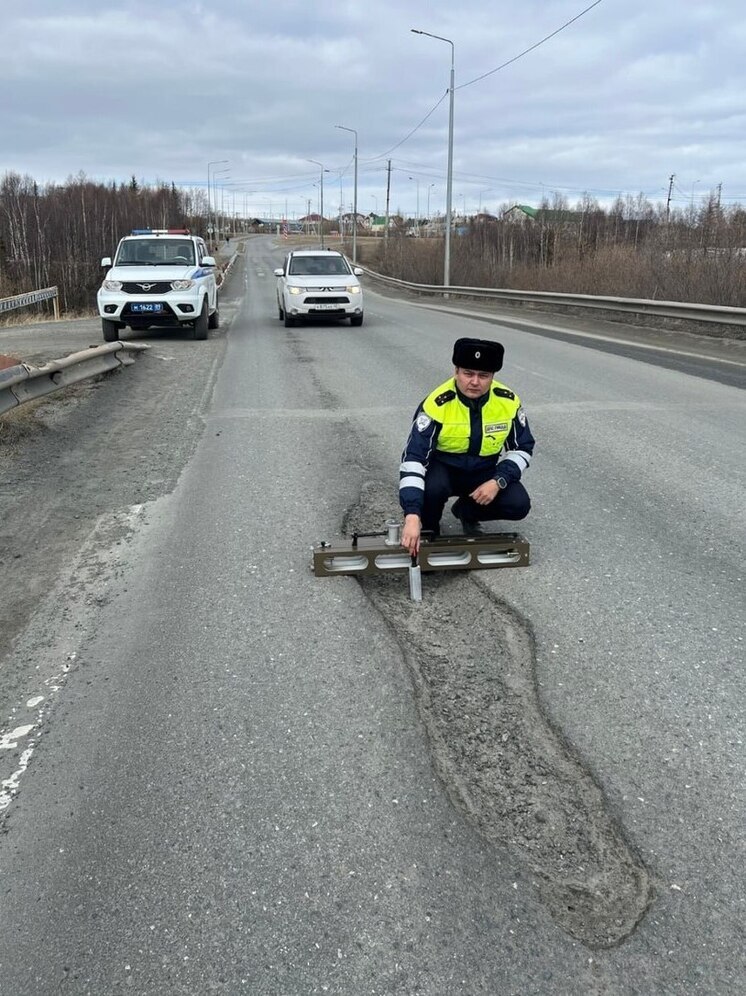 Массу дефектов нашли прокуроры и автоинспекторы на дорогах Салехарда