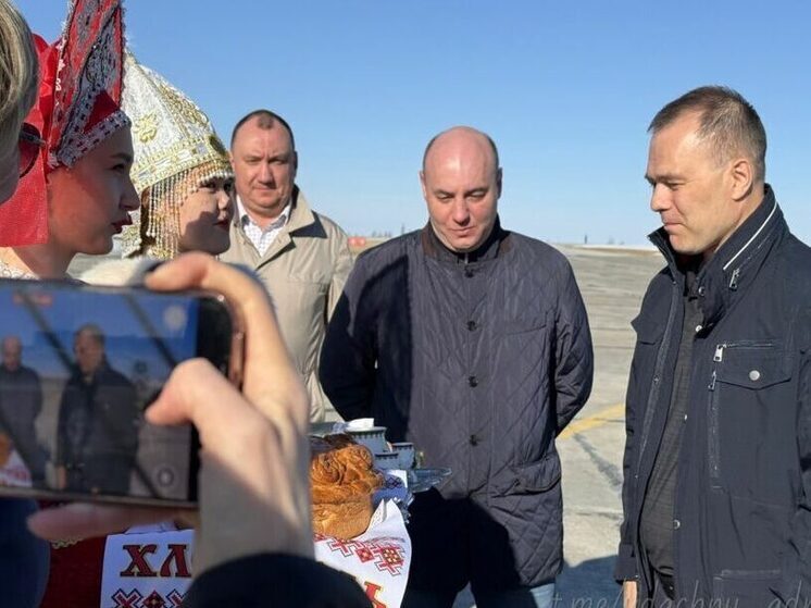Космонавт Дмитрий Петелин посетил родной Удачный и отметил важные события в школе