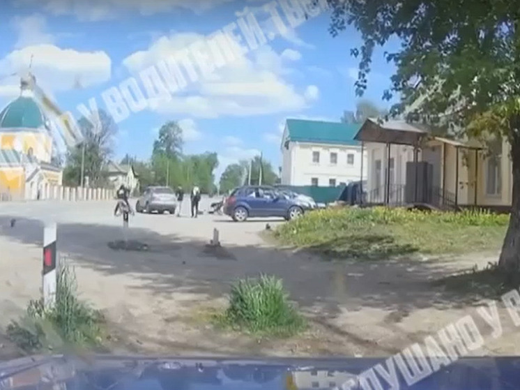 В Тверской области мотоциклист врезался в стоящую на дороге иномарку