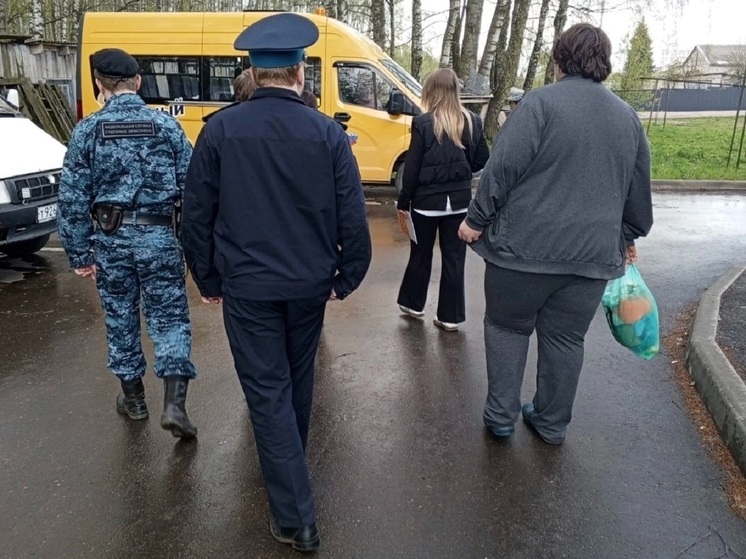 В Ярославле детей подростков изъяли у матери-грязнули