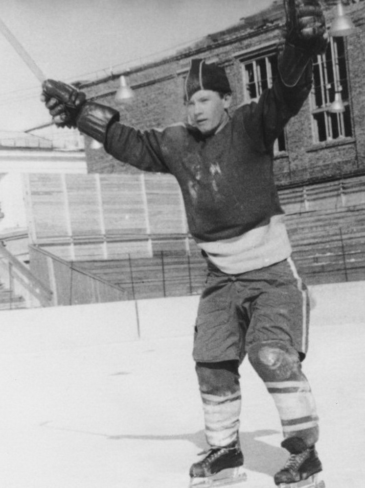 21 мая на 85-м году жизни скончался Виктор Шевелёв, последний омский игрок из состава «Спартака» 1959 года и автор первой шайбы нашей команды в высшей лиге (29 ноября 1959 года, «Спартак», Свердловск)