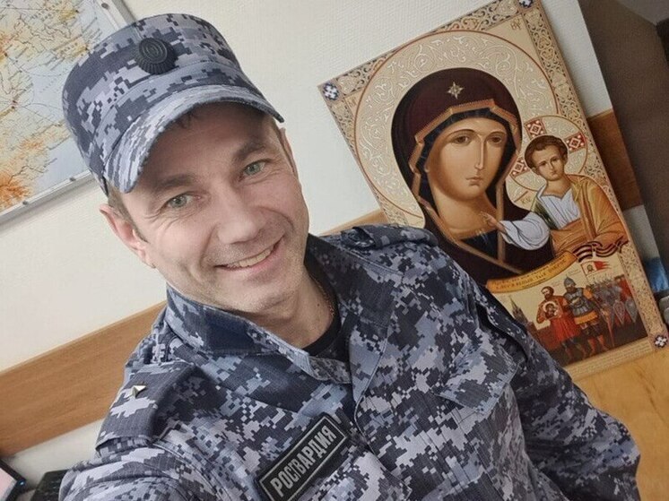Офицер Росгвардии с Чукотки, находясь в отпуске, оказал помощь при пожаре
