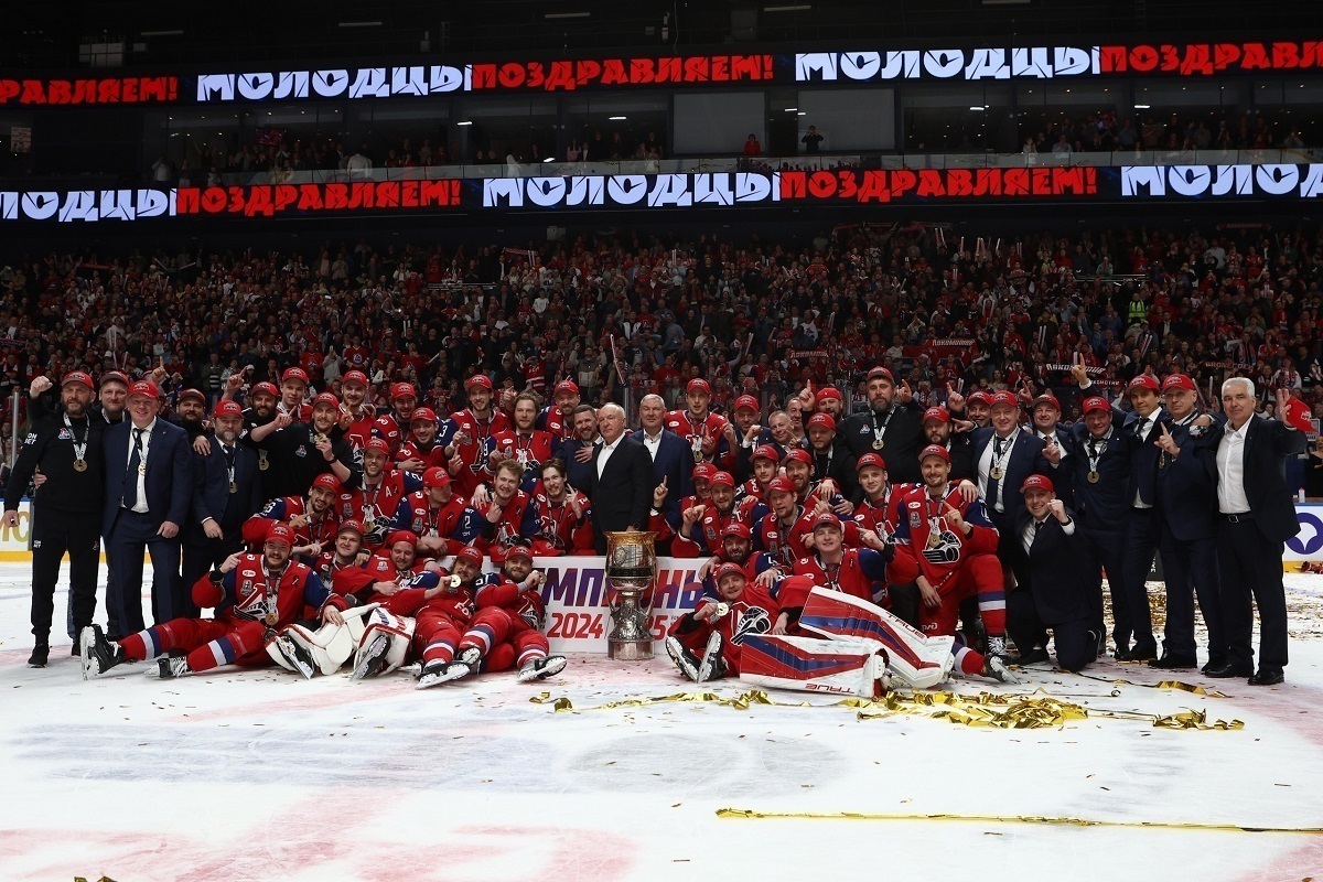 Ярославский «Локомотив» впервые в истории КХЛ выиграл Кубок Гагарина.