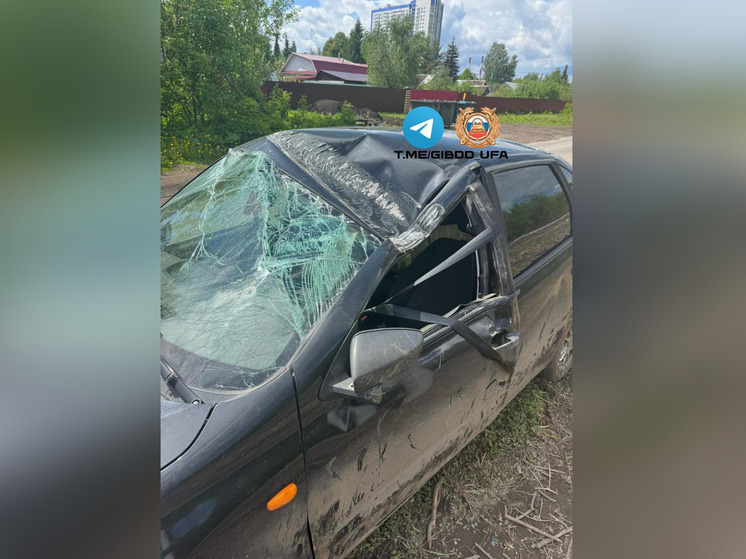Автомобилист из Уфы перевернулся на дороге и врезался в столб