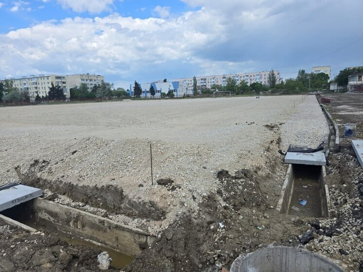 В поселке Приморский продолжается капремонт стадиона спортивной школы