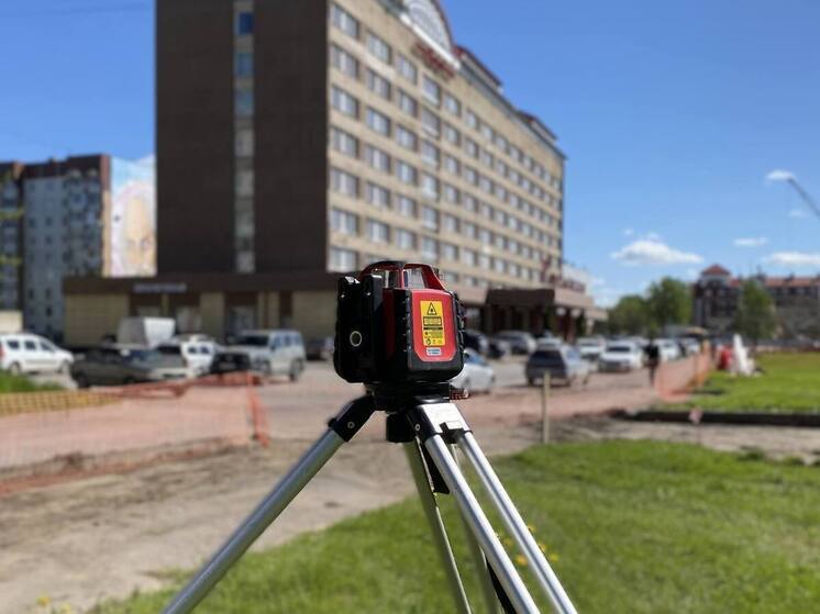 В сквере у псковской гостиницы собираются обустроить существующие «народные тропы»