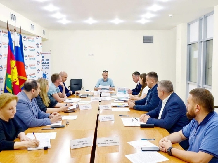 Виктор Тепляков провел совещание по вопросу строительства спорткомплекса в селе Пластунка