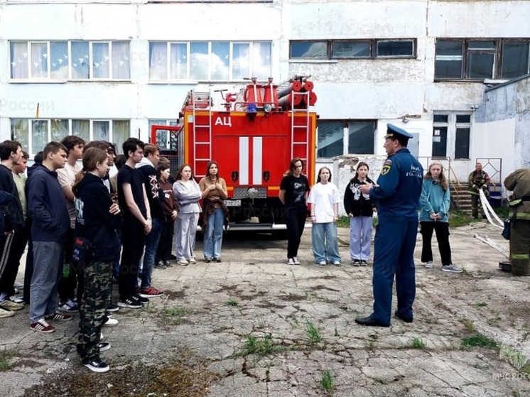 В Веневском колледже спасатели вывели студентов из «условного» пожара