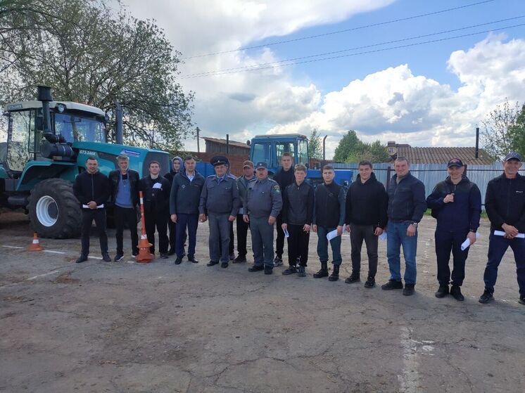 В Чувашии начали выдавать электронные удостоверения тракториста-машиниста