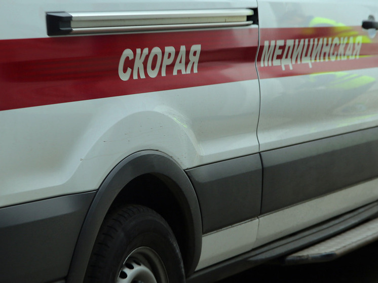 Фура протащила легковушку по дороге в подмосковном Клину