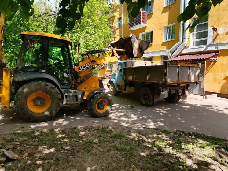 В калужских дворах устраняют последствия раскопок