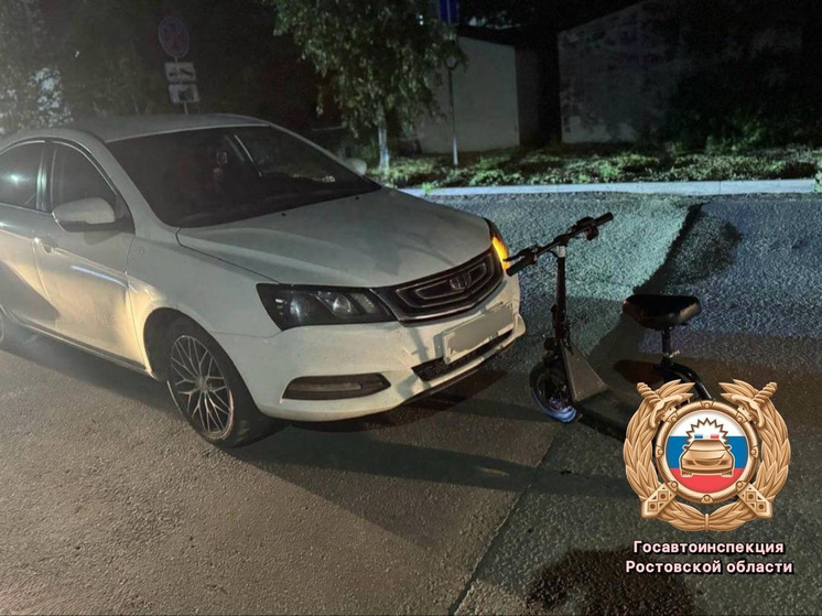 В Ростовской области в аварии с легковушкой пострадал 14-летний подросток на самокате