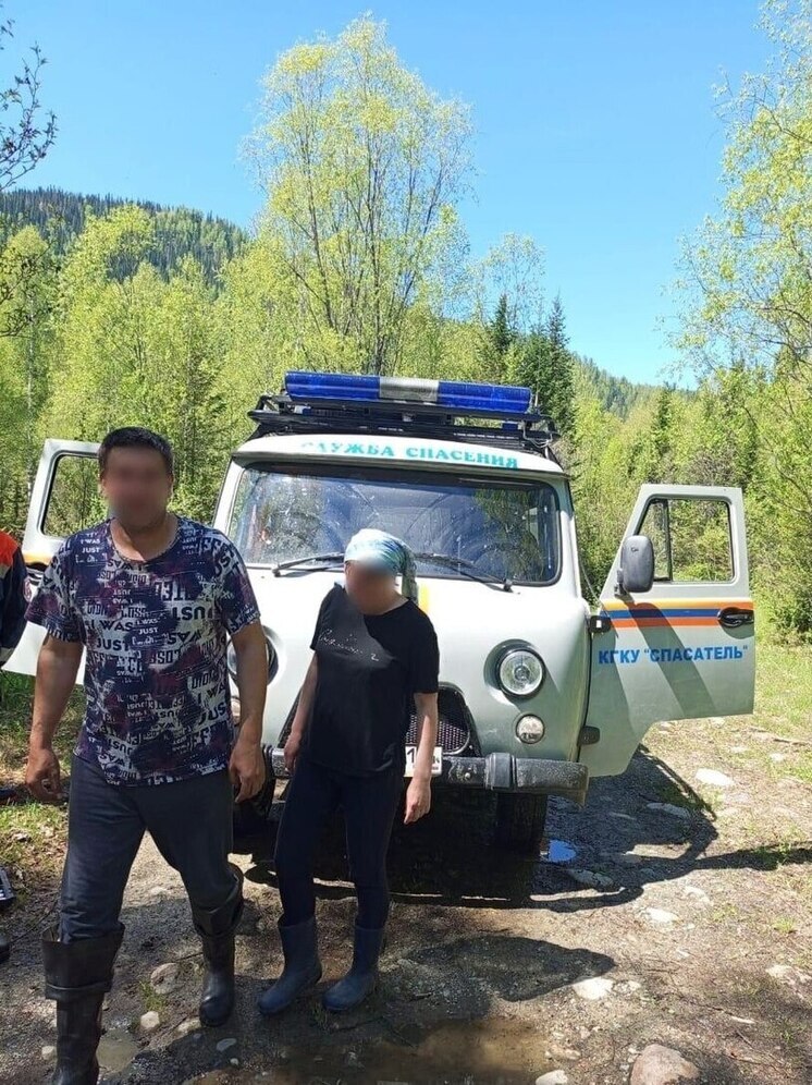 Пошли за черемшой и застряли в лесу на пять дней: семейную пару из Красноярска вернули домой