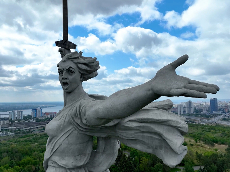 Труп мужчины обнаружили внутри головы скульптуры «Родины-матери»