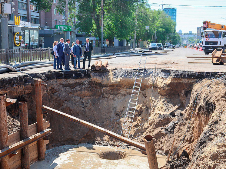 Мэр Воронежа провел рабочую встречу на месте коммунальной аварии
