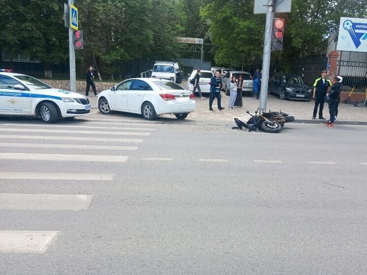 В Саратове разбилась мотоциклистка