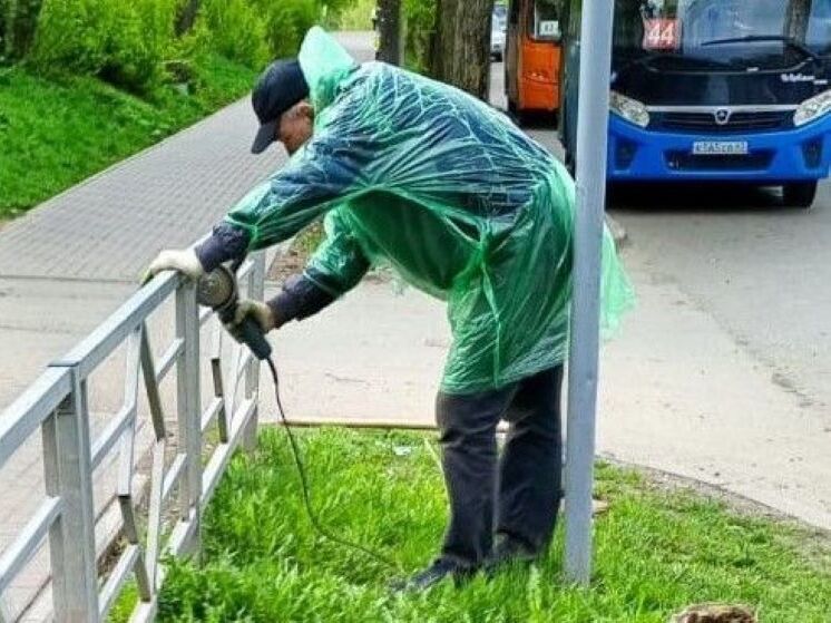 Новые стандарты безопасности: в Кирове убирают лишние дорожные конструкции