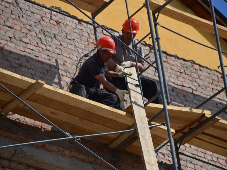 Глава Абакана посоветовал ускориться при проведении ремонта школы №10