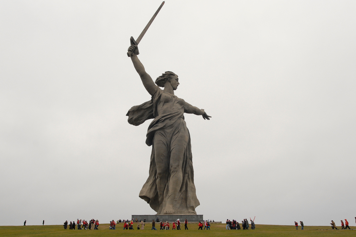 Коллега ректора, умершего в голове скульптуры «Родина-мать зовет!», рассказал о его последних днях