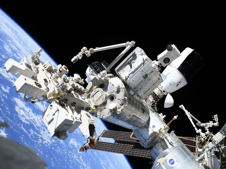 Отстыковка грузового корабля Cargo Dragon от МКС запланирована теперь на 23 мая
